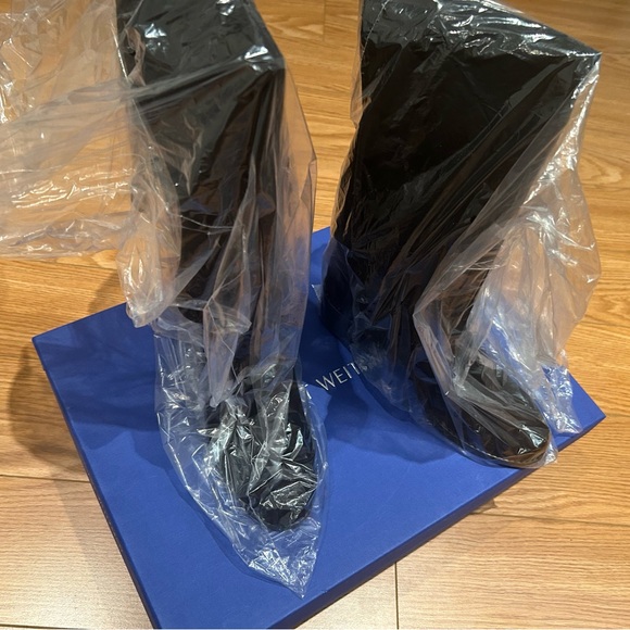 Stuart Weitzman Black Suede US6 - Picture 2 of 4